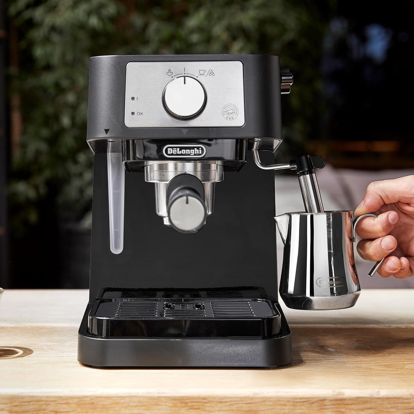 De'Longhi Stilosa Manual Espresso Machine, Compact Coffee Maker, 15 Bar Pump Pressure, Manual Milk Frother Steam Wand for Authentic Single & Double Espresso, Lattes & Cappuccinos, Tamper Included